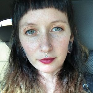 Meet your Posher, Bee